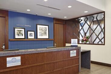 هتل Hampton Inn By Hilton Halifax Downtown