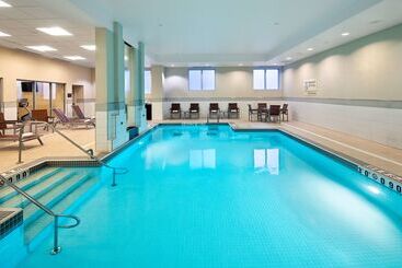 هتل Hampton Inn By Hilton Halifax Downtown