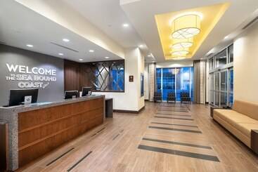 هتل Hampton Inn By Hilton Halifax Downtown