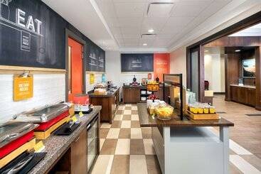 هتل Hampton Inn By Hilton Halifax Downtown