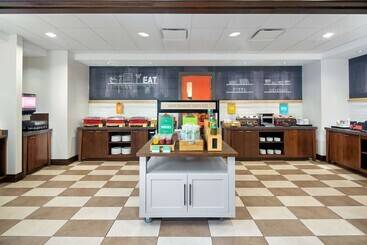 هتل Hampton Inn By Hilton Halifax Downtown