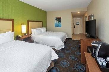 هتل Hampton Inn By Hilton Halifax Downtown