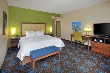هتل Hampton Inn By Hilton Halifax Downtown