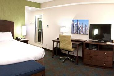 هتل Hampton Inn By Hilton Halifax Downtown