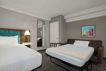هتل Hampton Inn & Suites By Hilton Toronto Downtown