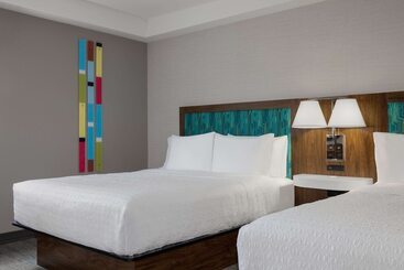 هتل Hampton Inn & Suites By Hilton Toronto Downtown
