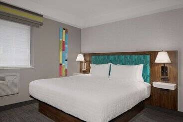هتل Hampton Inn & Suites By Hilton Toronto Downtown