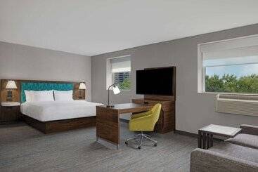 هتل Hampton Inn & Suites By Hilton Toronto Downtown