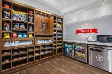 هتل Hampton Inn & Suites By Hilton Toronto Downtown