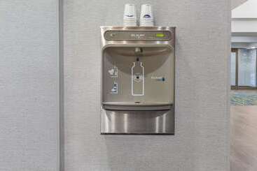 هتل Hampton Inn & Suites By Hilton Toronto Downtown