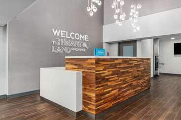 هتل Hampton Inn & Suites By Hilton Toronto Downtown