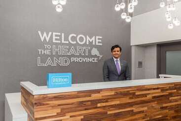 هتل Hampton Inn & Suites By Hilton Toronto Downtown