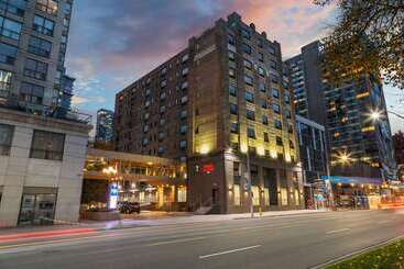 هتل Hampton Inn & Suites By Hilton Toronto Downtown