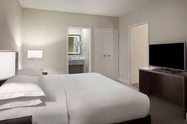 Отель Hilton Toronto/markham Suites Conference Centre & Spa