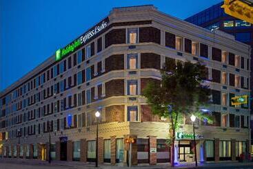 هتل Quality Inn & Suites