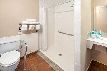 هتل Holiday Inn Express Red Deer, An Ihg