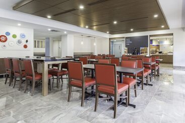 בית מלון כפרי Holiday Inn Express & Suites Mississauga Toronto Southwest, An Ihg