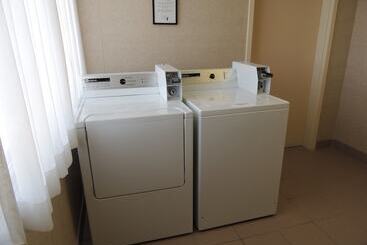 בית מלון כפרי Holiday Inn Express & Suites Mississauga Toronto Southwest, An Ihg