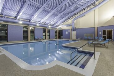 בית מלון כפרי Holiday Inn Express & Suites Mississauga Toronto Southwest, An Ihg