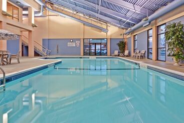בית מלון כפרי Holiday Inn Express & Suites Mississauga Toronto Southwest, An Ihg
