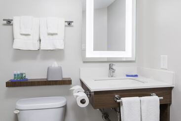 בית מלון כפרי Holiday Inn Express & Suites Mississauga Toronto Southwest, An Ihg
