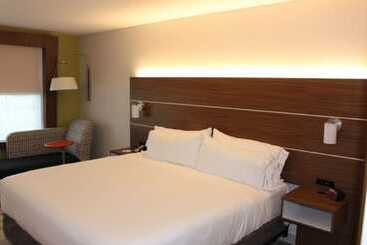 בית מלון כפרי Holiday Inn Express & Suites Mississauga Toronto Southwest, An Ihg