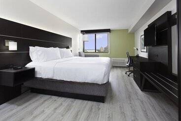 בית מלון כפרי Holiday Inn Express & Suites Mississauga Toronto Southwest, An Ihg