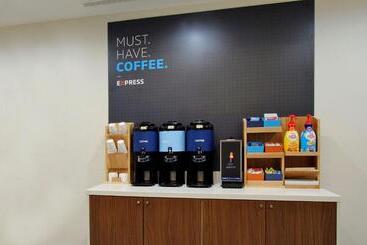 هتل Holiday Inn Express Winnipeg Airport Polo Park, An Ihg