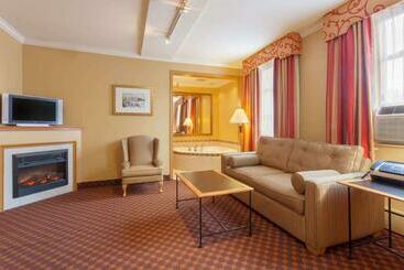 هتل Howard Johnson By Wyndham Vancouver Downtown