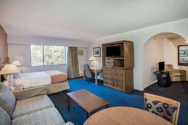 酒店 Howard Johnson By Wyndham Victoria