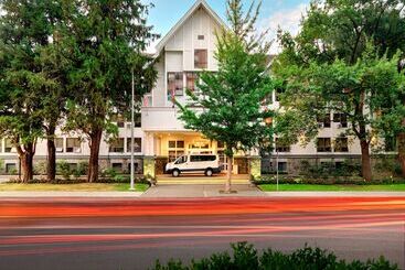 Huntingdon Hotel And Suites