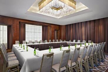 בית מלון כפרי Le Centre Sheraton Montreal