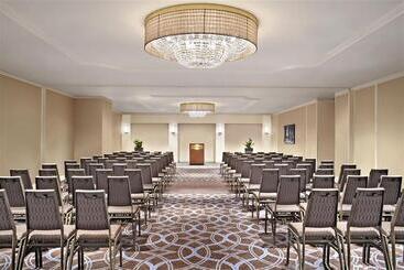 בית מלון כפרי Le Centre Sheraton Montreal
