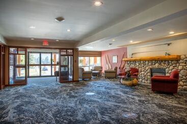 هتل Lobstick Lodge