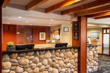 هتل Lobstick Lodge