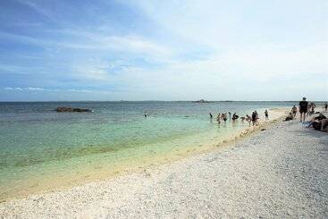 هتل Nilaveli Beach
