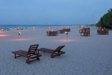 هتل Nilaveli Beach