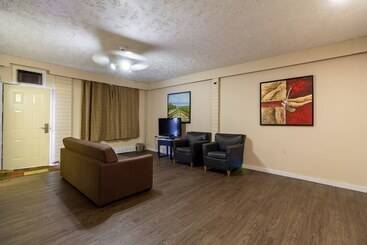 هتل North Star Inn & Suites