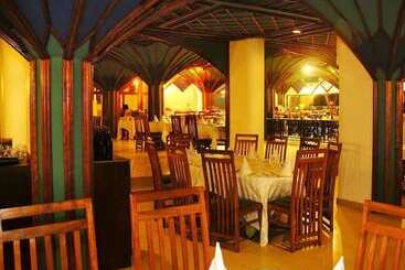 هتل Peacock Beach Resort & Spa