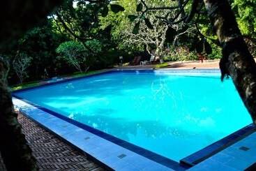 هتل Peacock Beach Resort & Spa