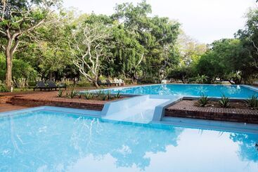 هتل Peacock Beach Resort & Spa