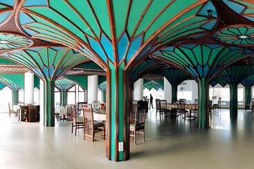 هتل Peacock Beach Resort & Spa