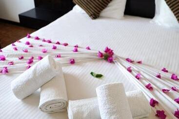 هتل Peacock Beach Resort & Spa
