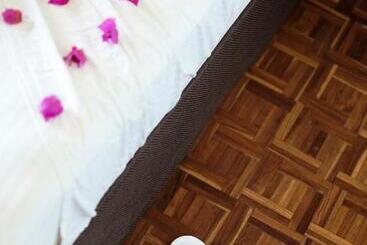 هتل Peacock Beach Resort & Spa