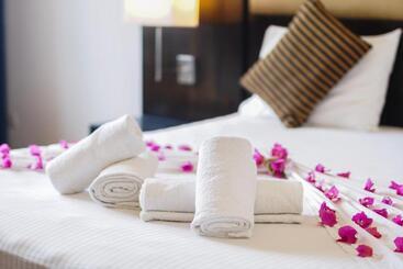 هتل Peacock Beach Resort & Spa