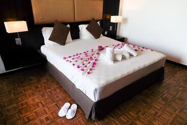هتل Peacock Beach Resort & Spa