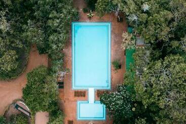 هتل Peacock Beach Resort & Spa