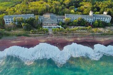 هتل Peacock Beach Resort & Spa