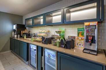 בית מלון כפרי Quality Inn Airport West