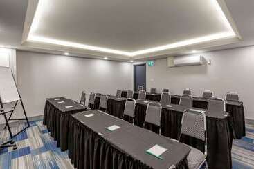 בית מלון כפרי Quality Inn Airport West